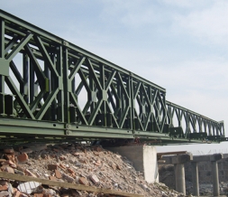 如何评定建筑贝雷钢桥的承重能力？
